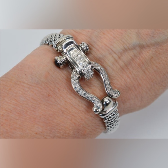 SILVER HORSESHOE With PAVE  CRYSTALS CLASP - Picture 6 of 8